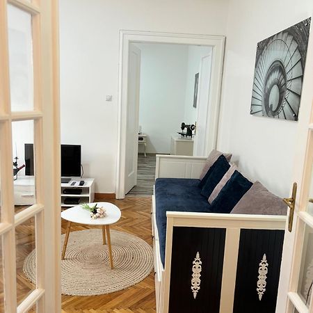 Center Retro Apartment Nis Ngoại thất bức ảnh