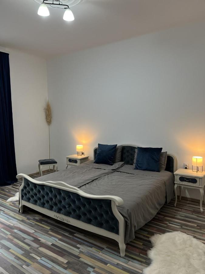 Center Retro Apartment Nis Ngoại thất bức ảnh