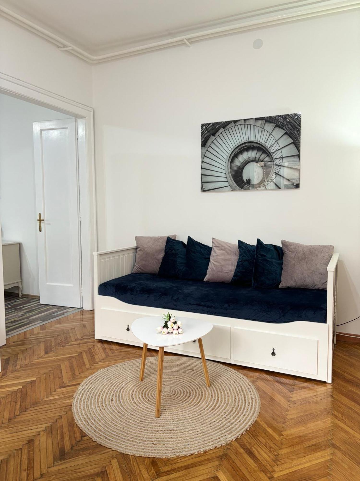 Center Retro Apartment Nis Ngoại thất bức ảnh